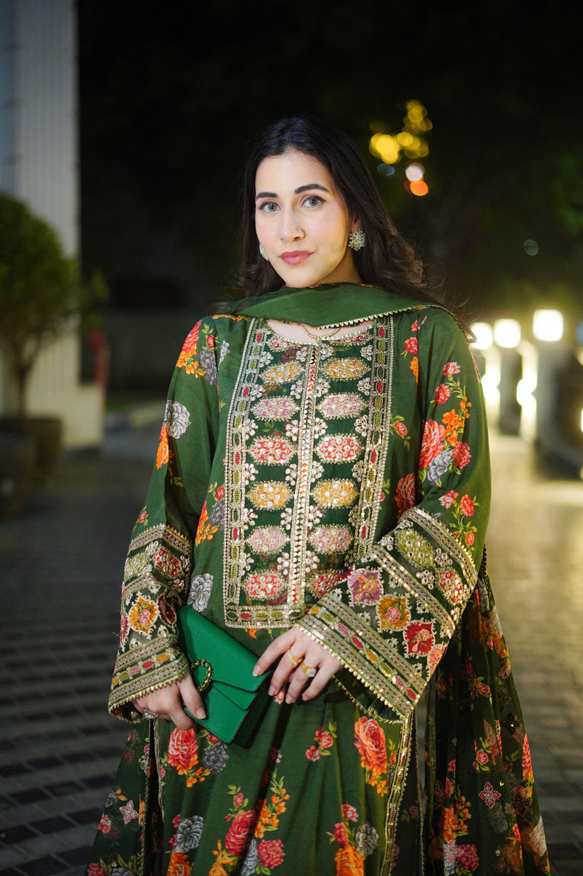 Floral Embroidered Shalwar Kameez Pakistan  3 Pcs suit –  Viral Kareena Kapoor Dress