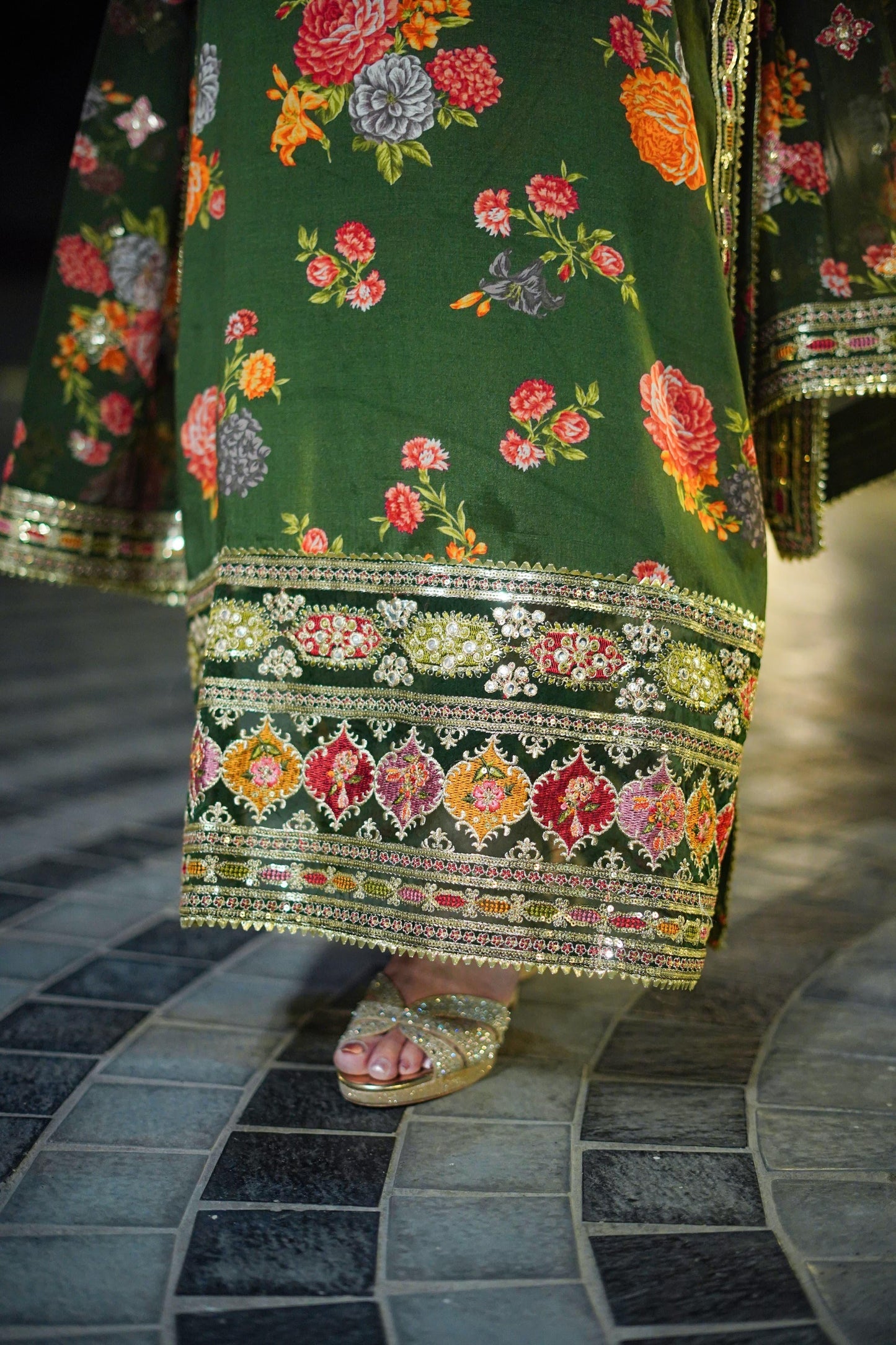 Floral Embroidered Shalwar Kameez Pakistan  3 Pcs suit –  Viral Kareena Kapoor Dress